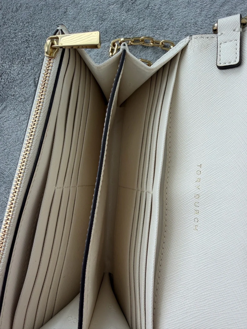 Tory Burch Robinson Saffiano Leather Chain Wallet Crossbody Cream Gold